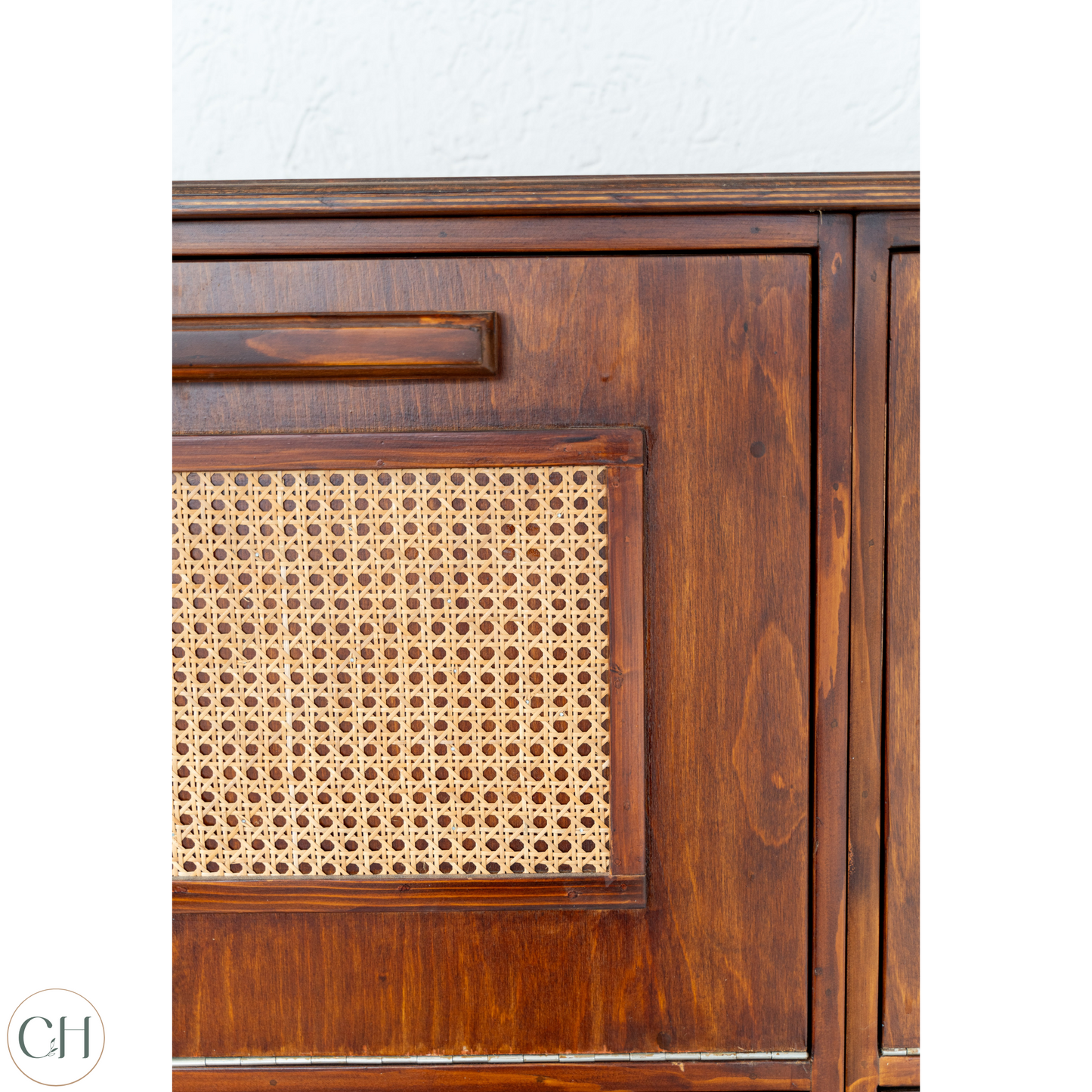 CustHum - Close-up view of rattan panel and wooden handle