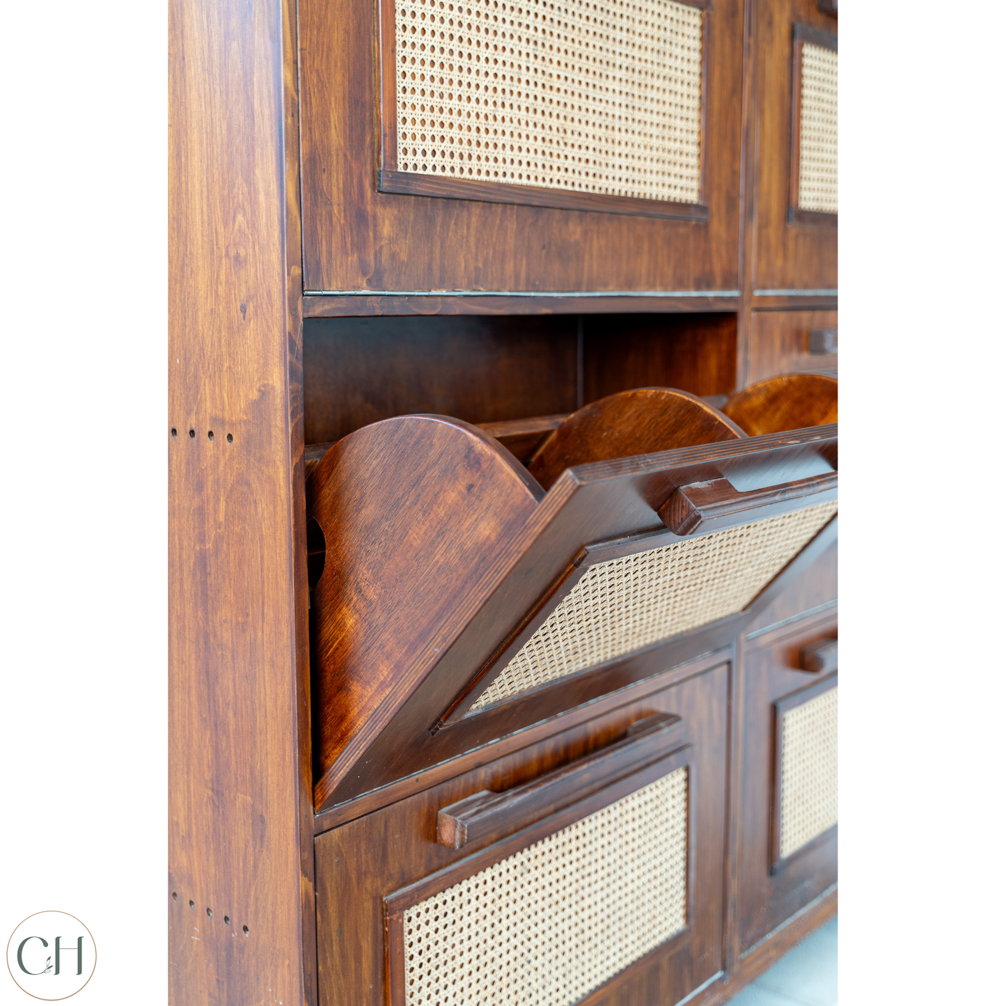 CustHum - Close-up view of folding mechanism of compartments in a shoe cabinet
