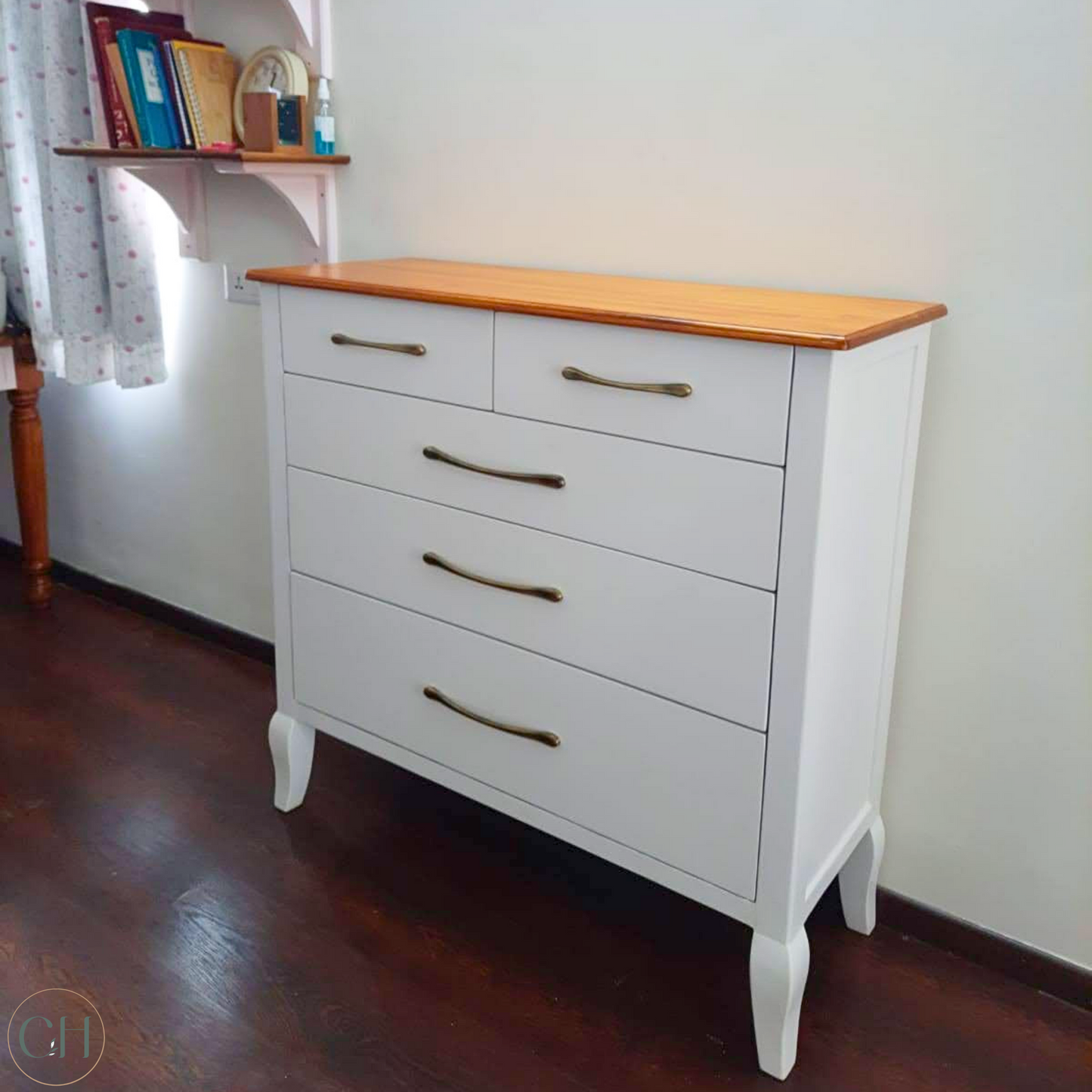 Eloisa - Queen Anne Style Chest of Drawers with Cabriole Legs - CustHum