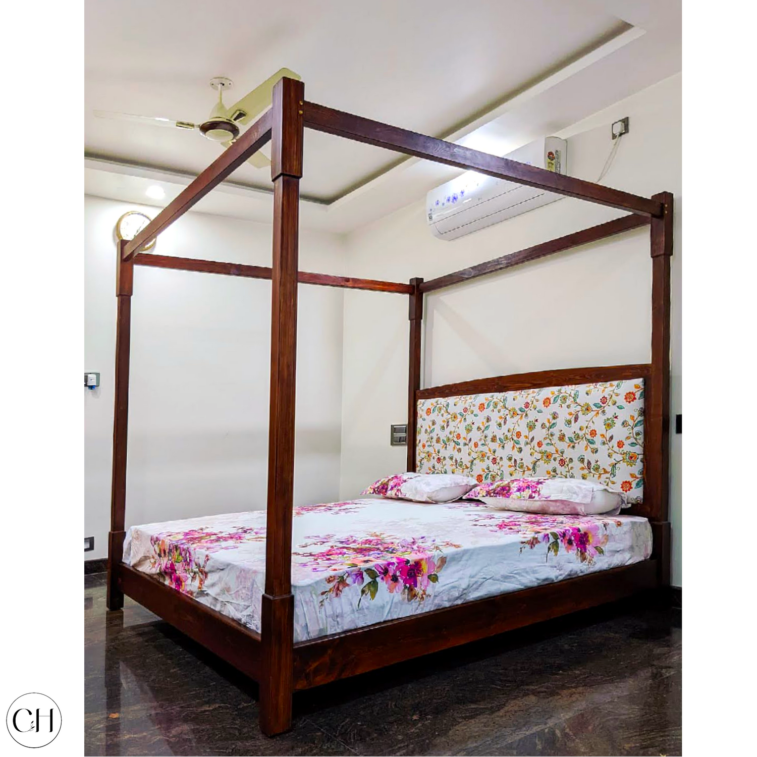 CustHum Poster Bed Collection