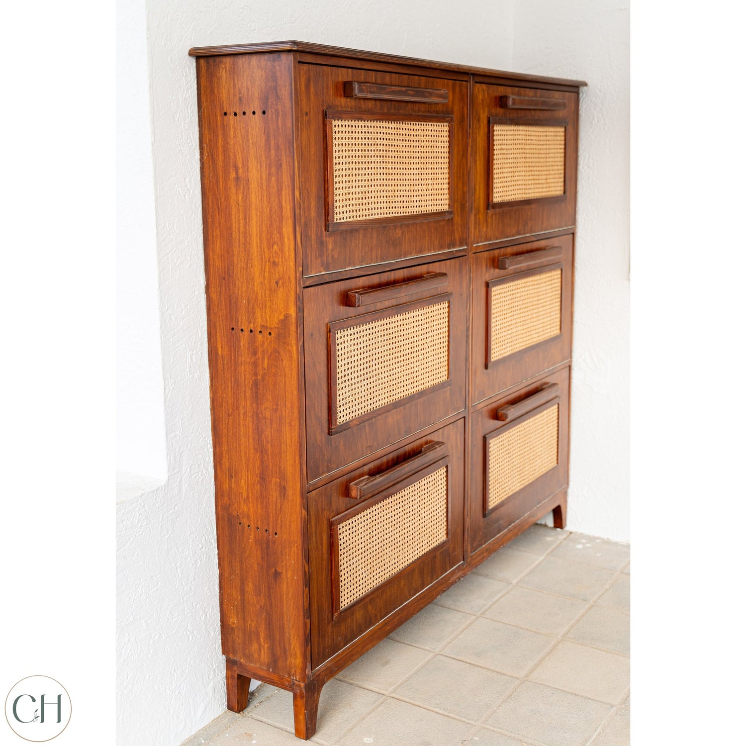 CustHum - Compact wooden open-style shoe cabinet with 4 compartments and seat