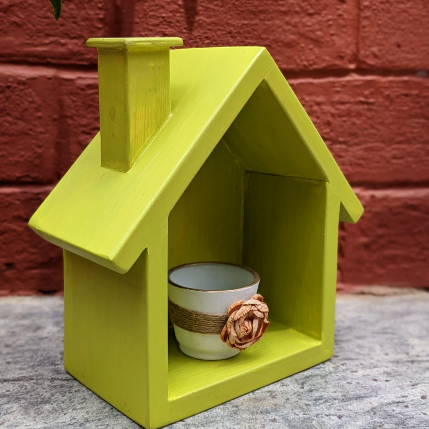 CustHum-Small house shaped wooden decor-light green (ISO, with background)
