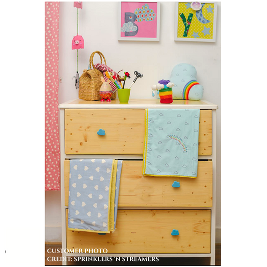 CustHum-Arendelle-chest of drawers with cloud shaped handles (customer photo, front view with accessories)