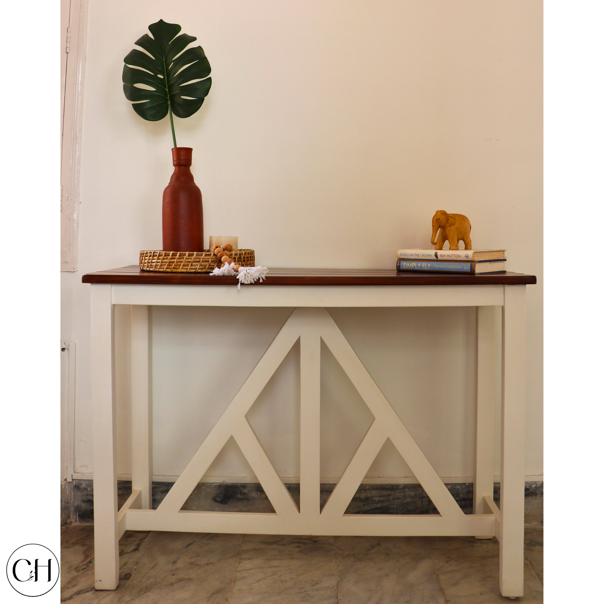 Erina - Farmhouse-style Console Table with Slatted Top - CustHum